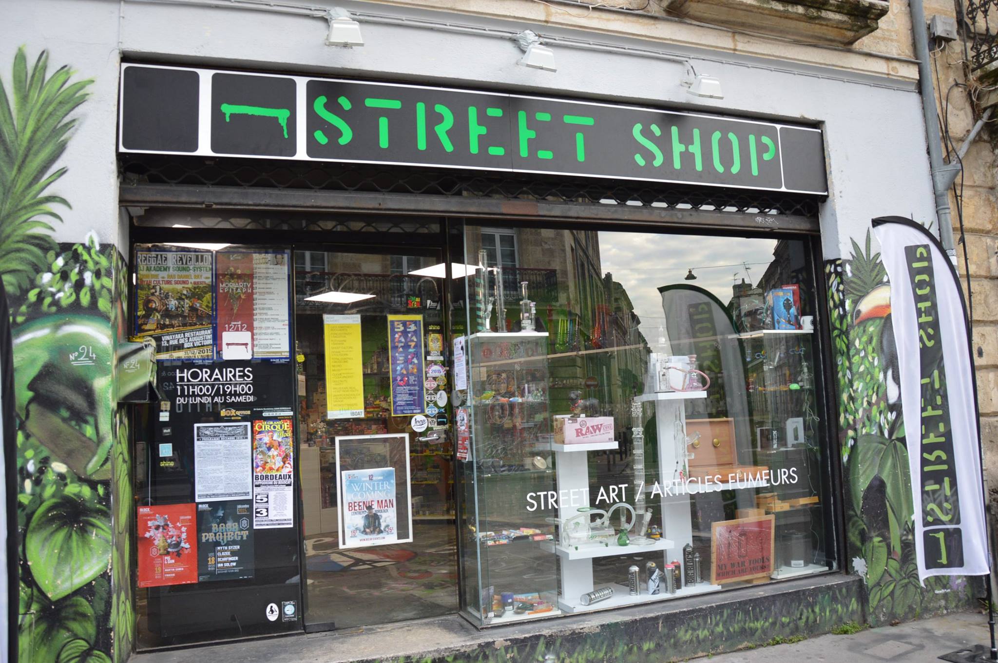 Une enseigne française spécialisée dans les articles fumeurs,Bordeaux,33000,Nouvelle-Aquitaine,France