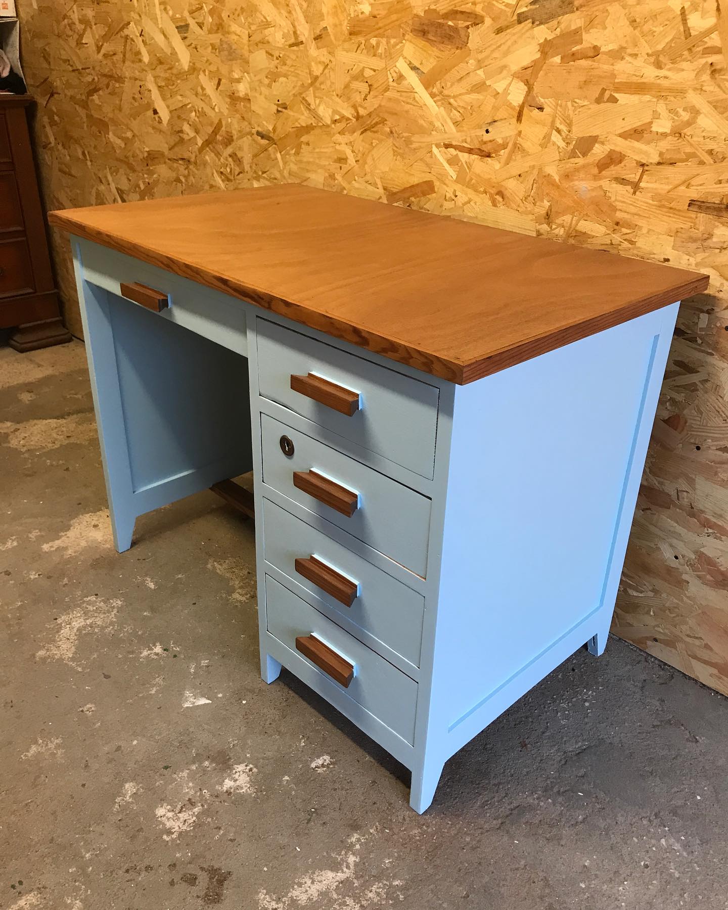 Relooking meubles et vente de meubles rénovés,Saint-Jean-d'Illac,33127,Nouvelle-Aquitaine,France