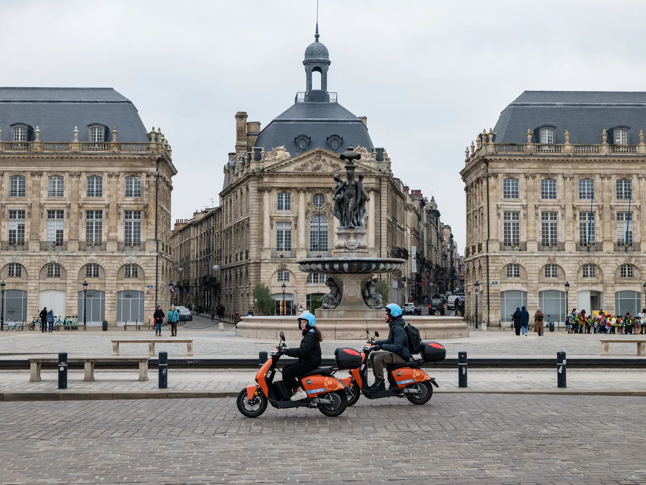 EDOG - LOCATION DE SCOOTERS EN LIBRE SERVICE,Bordeaux,33000,Nouvelle-Aquitaine,France