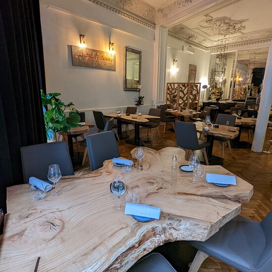 SonRestaurant,Bordeaux,33000,Nouvelle-Aquitaine,France