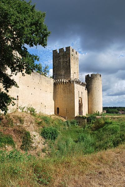 Le monument imite le château pontifical de Villandraut par son plan,Budos,33720,Nouvelle-Aquitaine,France