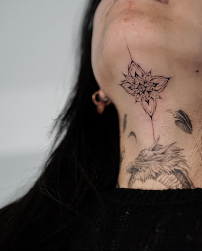 Une tatoueuse professionnelle,Bordeaux,33000,Nouvelle-Aquitaine,France