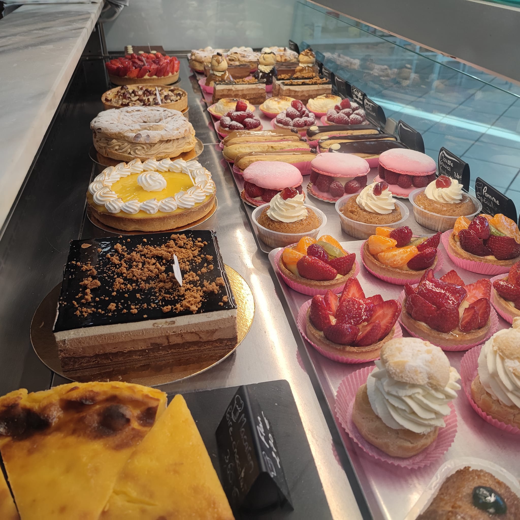 Profitez de nos douceurs sucrées et de nos créations salées à toute heure de la journée.,Guillos,33720,Nouvelle-Aquitaine,France