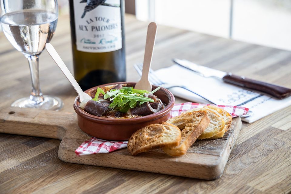 Un restaurant d'inspiration landaise privilégiant la gastronomie du Sud-ouest,Belin-Béliet,33830,Nouvelle-Aquitaine,France