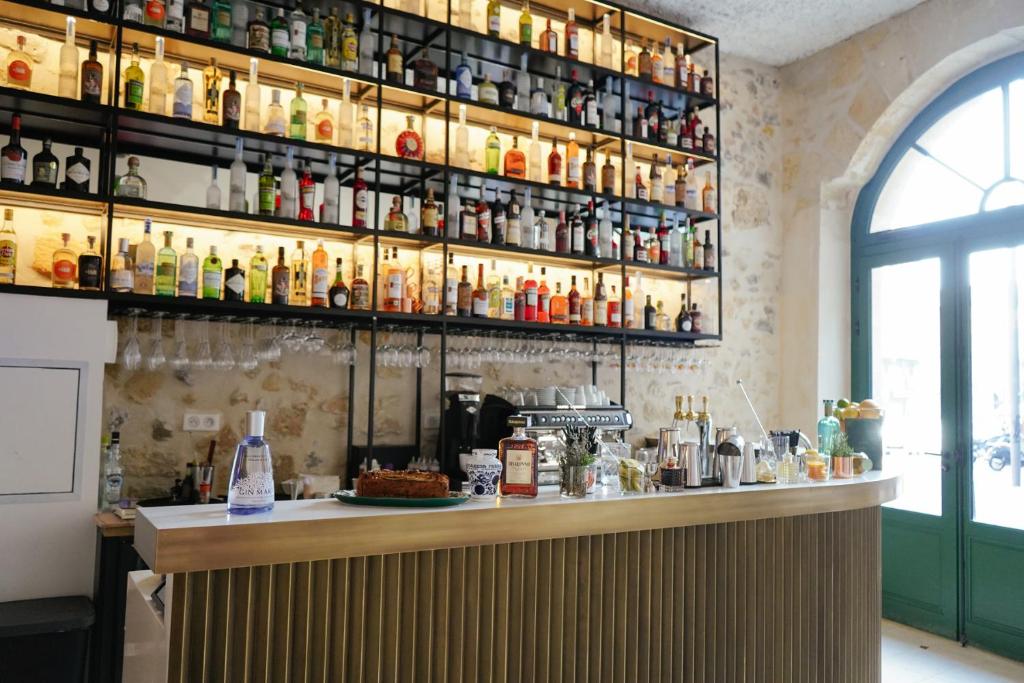 LOLA,Bordeaux,33800,Nouvelle-Aquitaine,France