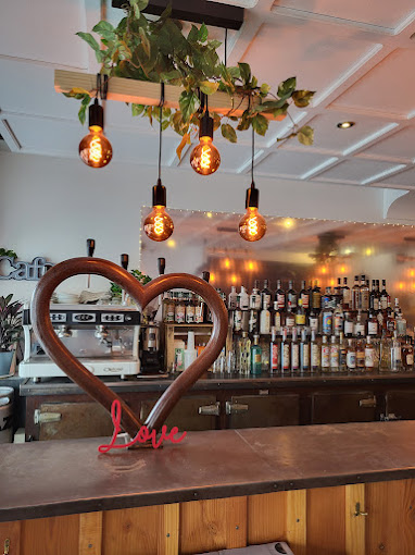 LOVE,Andernos-les-Bains,33510,Nouvelle-Aquitaine,France