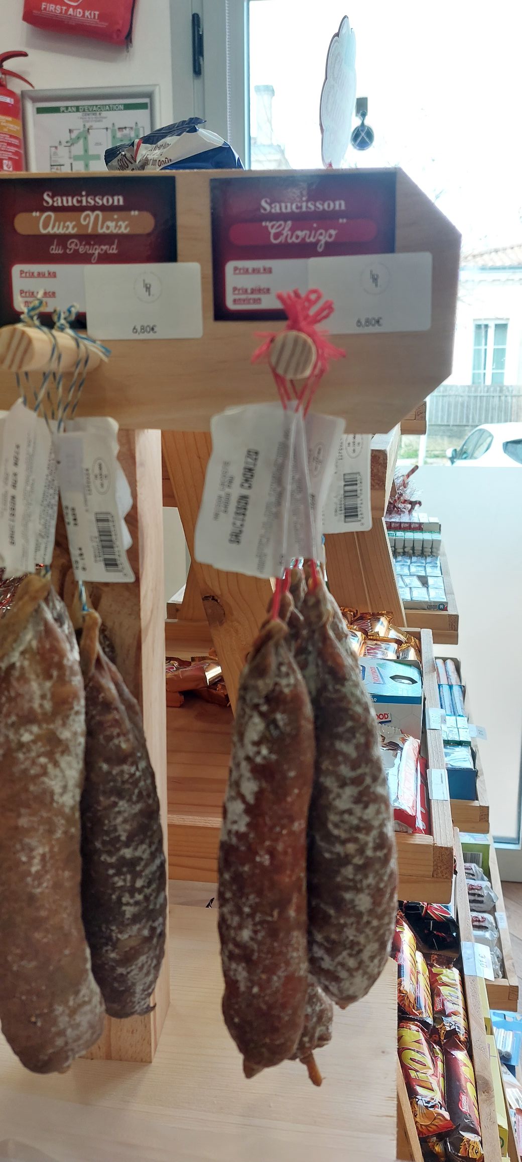 Nos étagères restent garnies jusqu'à ce que la lune dise bonne nuit!,Eysines,33320,Nouvelle-Aquitaine,France