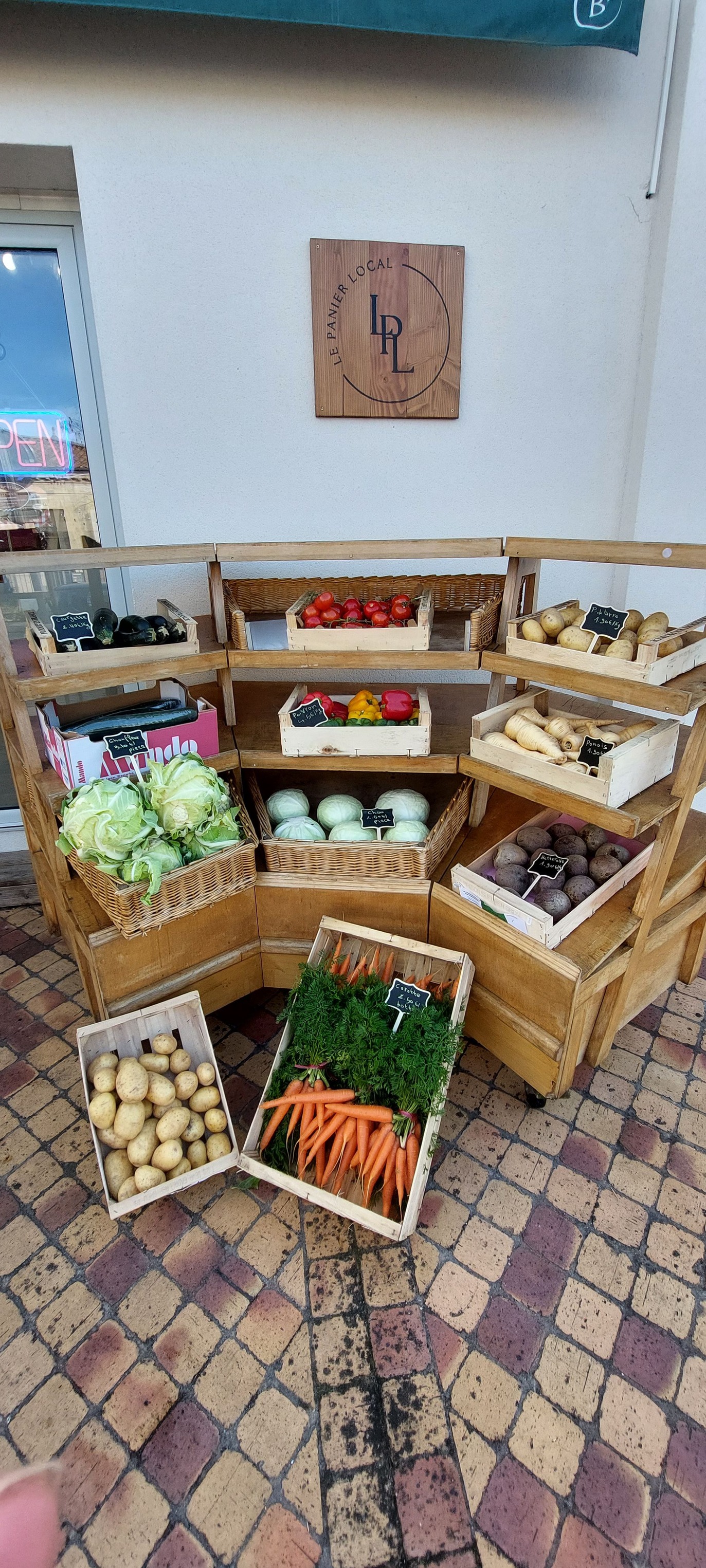 Nos étagères restent garnies jusqu'à ce que la lune dise bonne nuit!,Eysines,33320,Nouvelle-Aquitaine,France