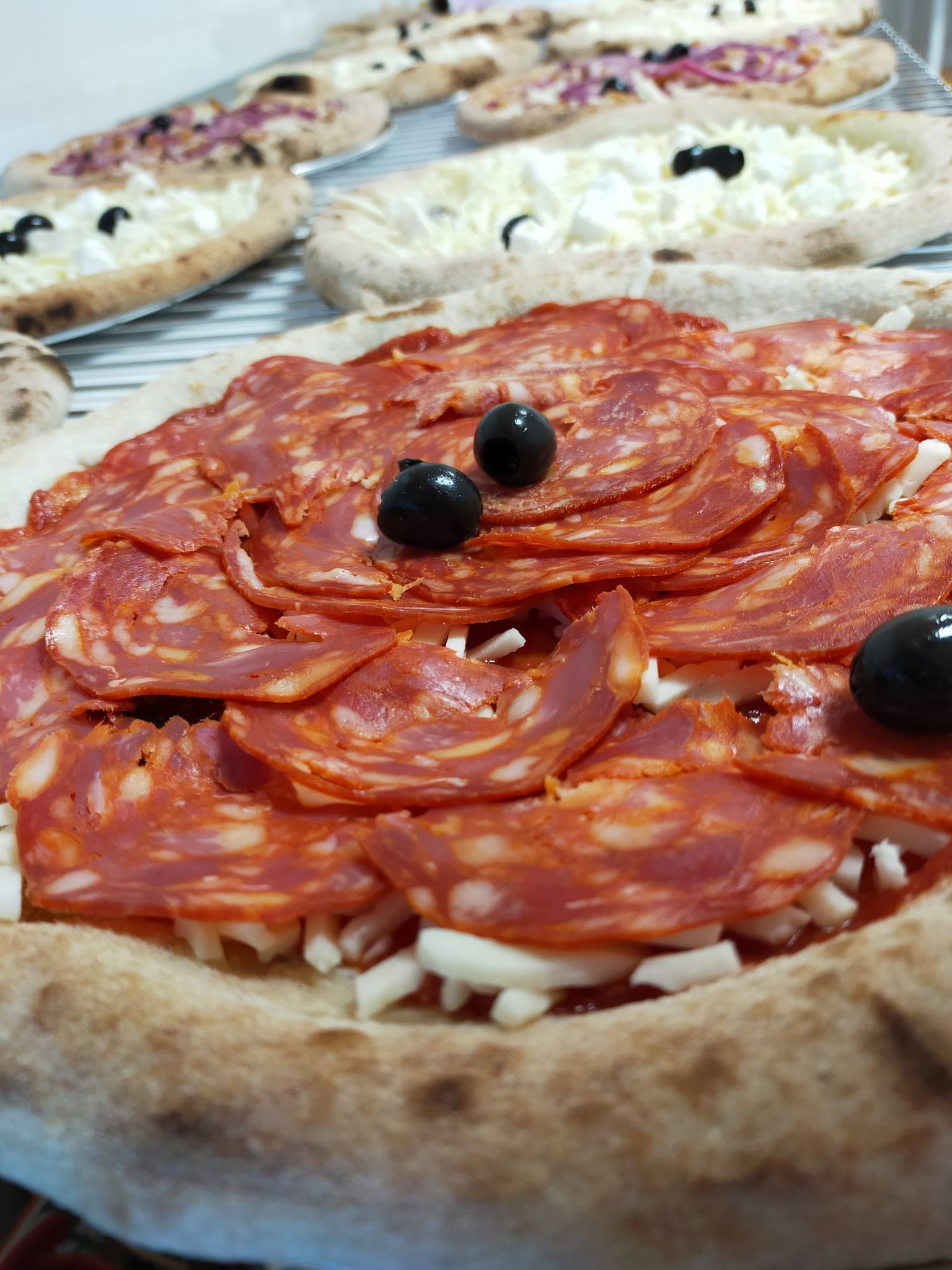 Des pizzas fraîches, artisanales faites par votre pizzaiolo et déposées dans le distributeur.,Saint-Magne,33125,Nouvelle-Aquitaine,France