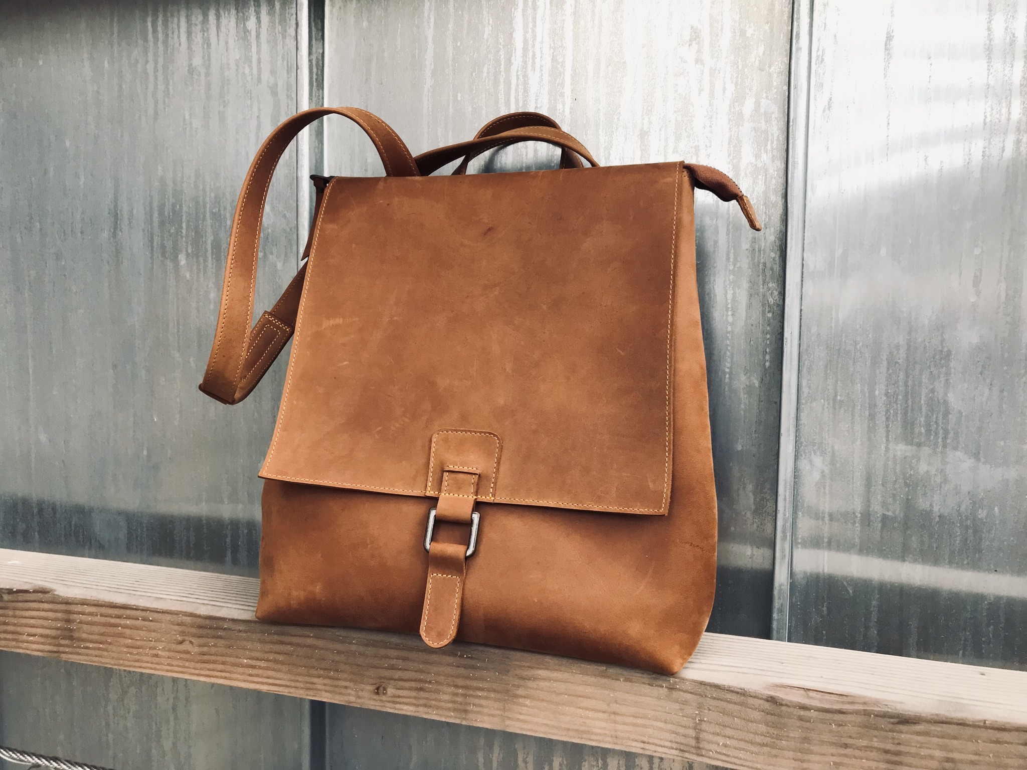 Atelier de conception et fabrication de maroquinerie artisanale,Targon,33760,Nouvelle-Aquitaine,France