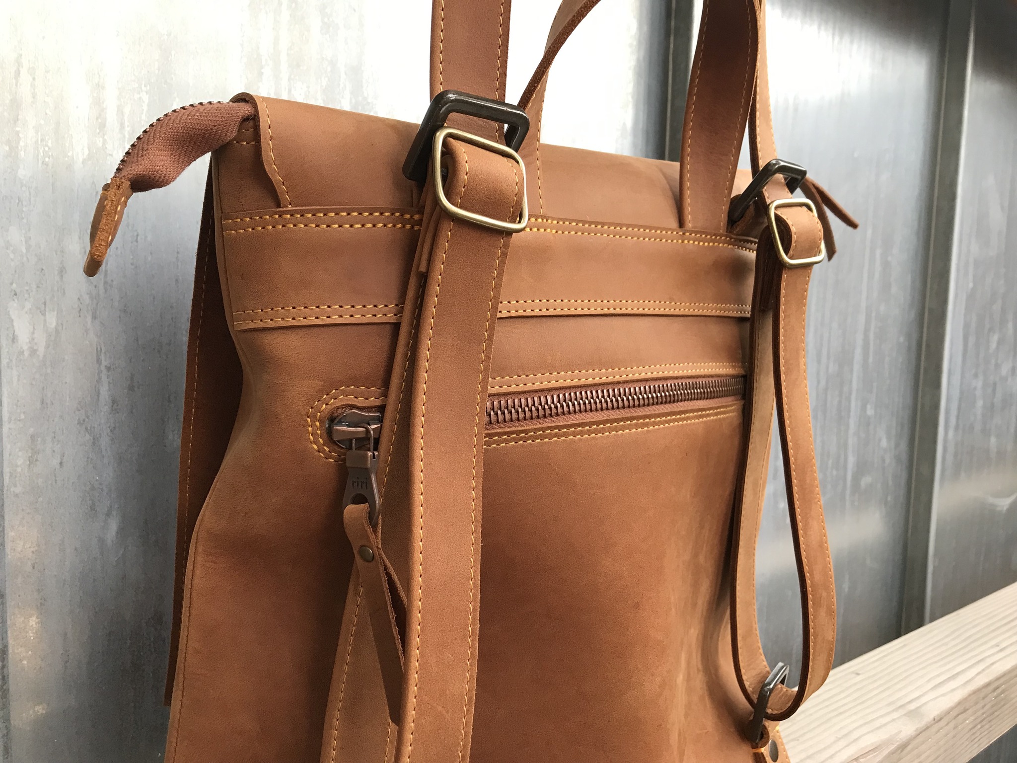 Atelier de conception et fabrication de maroquinerie artisanale,Targon,33760,Nouvelle-Aquitaine,France