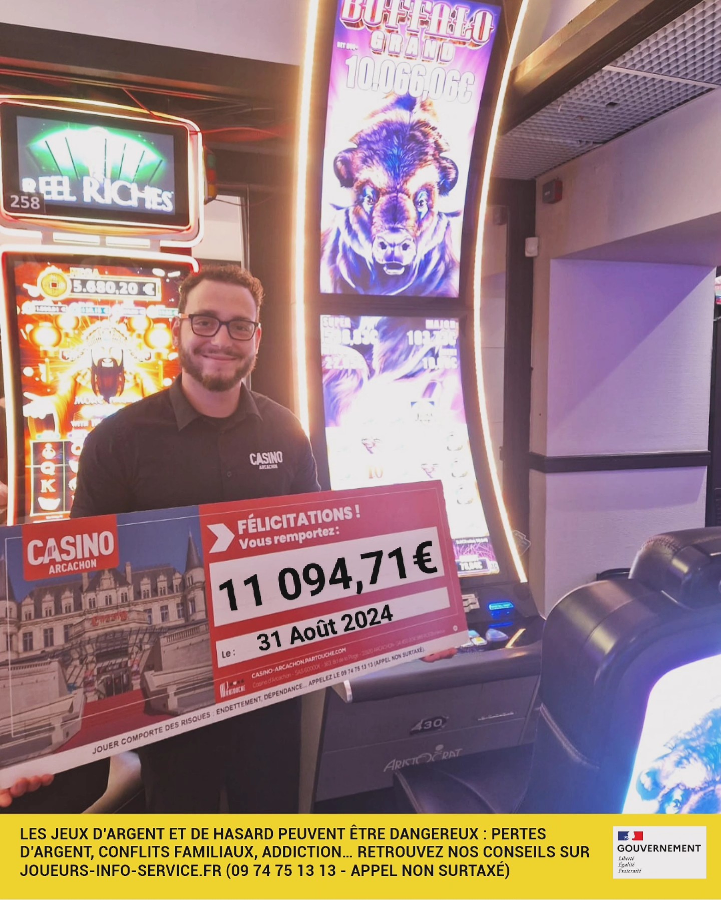 Dans le majestueux château Deganne, le Casino fait se côtoyer machines à sous, jeux traditionnels,Arcachon,33120,Nouvelle-Aquitaine,France