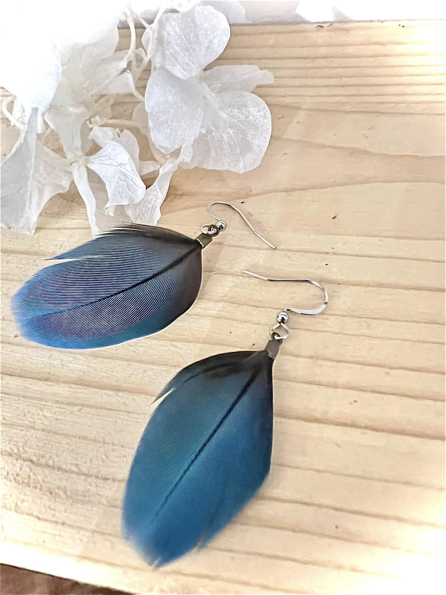 Des bijoux de créatrice en plumes naturelles,Rauzan,33420,Nouvelle-Aquitaine,France