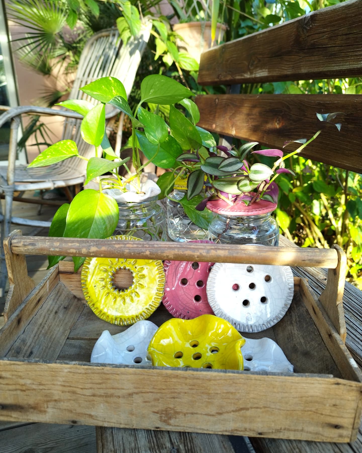 Elle travaille la terre est illustré par le principe des cuissons au raku.,Le Porge,33680,Nouvelle-Aquitaine,France