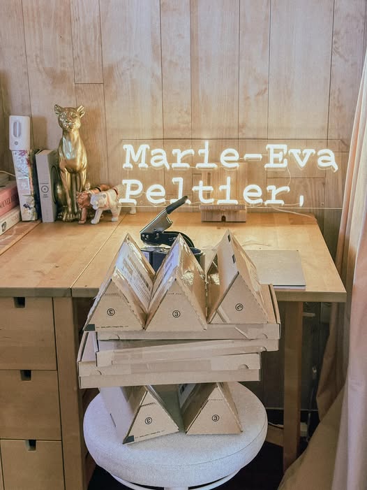 Une artiste peintre, une illustratrice et un designer,Quinsac,33360,Nouvelle-Aquitaine,France