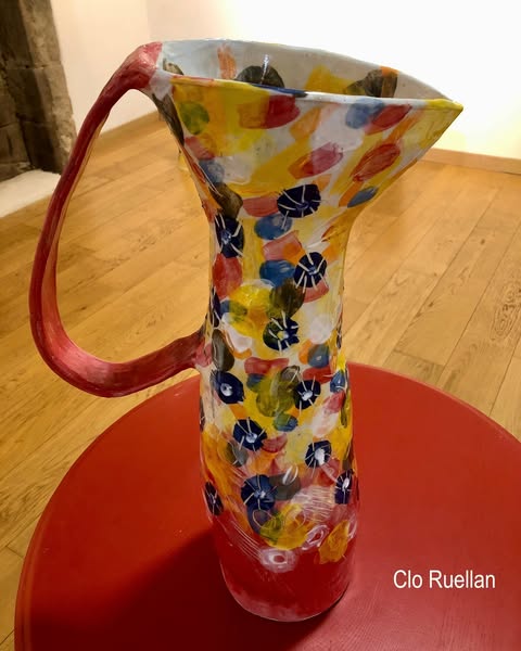 Elle travaille la terre est illustré par le principe des cuissons au raku.,Le Porge,33680,Nouvelle-Aquitaine,France