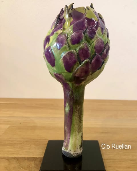 Elle travaille la terre est illustré par le principe des cuissons au raku.,Le Porge,33680,Nouvelle-Aquitaine,France