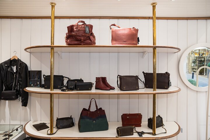 Agence de Shopping Alicia Keane,Bordeaux,33370,Nouvelle-Aquitaine,France