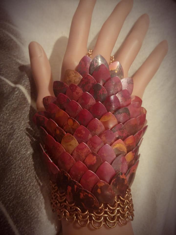 Artisan, Créateur de  Bijoux fantaisie, accessoires et pièces d'armures en écailles et mailles,La Réole,33190,Nouvelle-Aquitaine,France