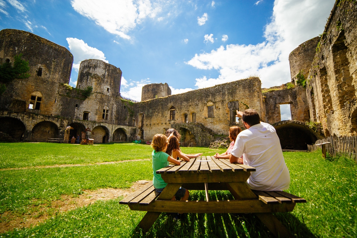 Le château du pape Clément V vous accueille toute l'année,Villandraut,33730,Nouvelle-Aquitaine,France