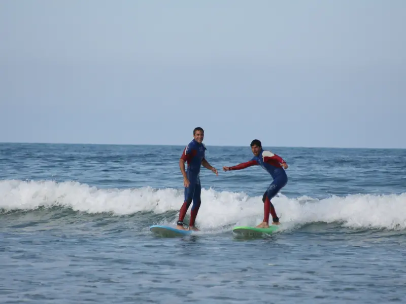 Cours de surf avec un moniteur diplômé,Lacanau,33680,Nouvelle-Aquitaine,France