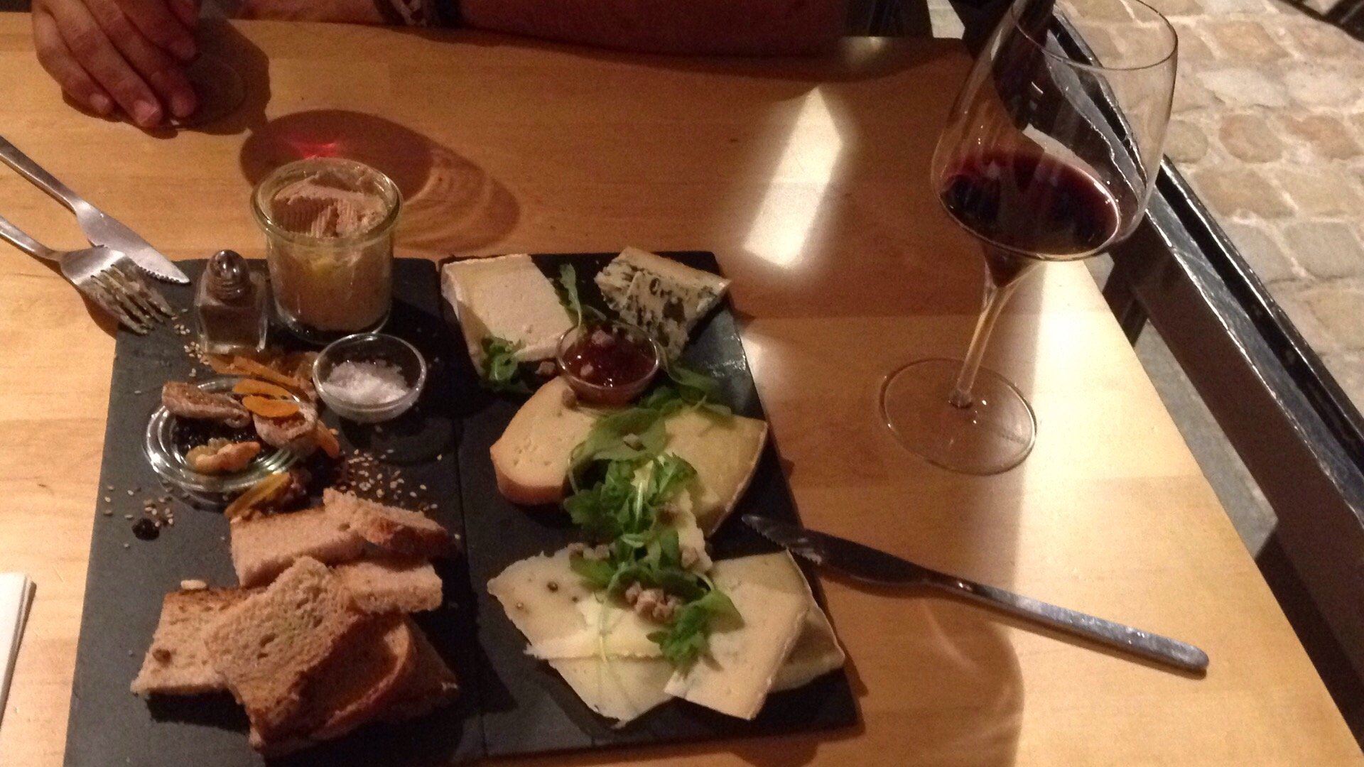 La Ligne Rouge,Bordeaux,33000,Nouvelle-Aquitaine,France