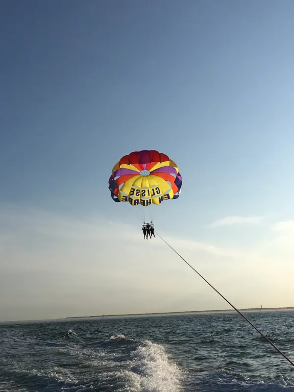 Parachute ascensionnel sur la plage de l'Herbe,Lège-Cap-Ferret,33970,Nouvelle-Aquitaine,France